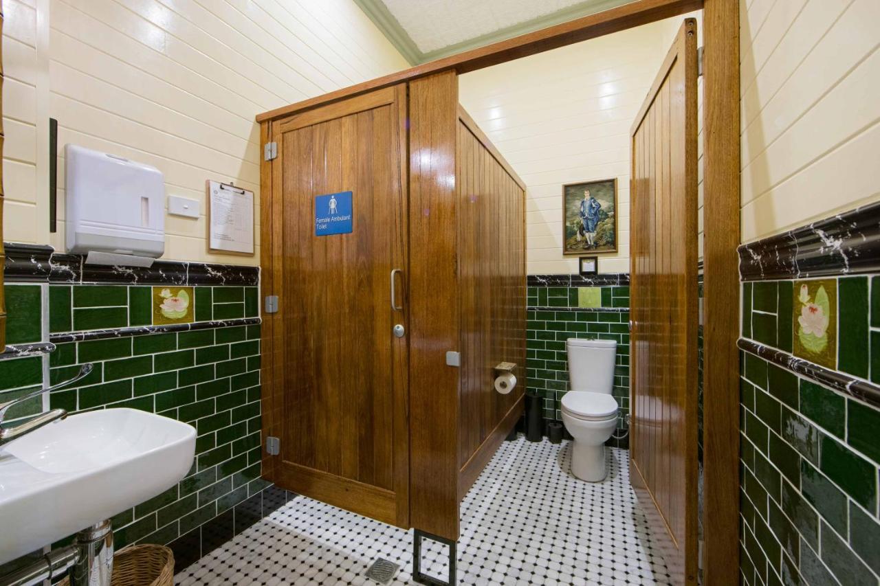 The Old Bank Gladstone Licensed Restaurant & Boutique Accommodation Hat Head Eksteriør billede